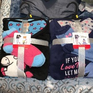 Two Disney pajama set los size large